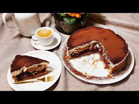 Feuerwehrkuchen Rezept. Leckerer Kuchen mit Kirschfüllung und Sahnehaube. Perfekt zur Kaffeetafel.