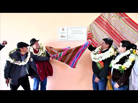 Entrega de la Unidad Educativa “Hichocollo” en el municipio de Pelechuco