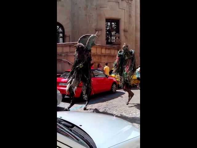 Vídeo relacionado con Acan Tradineur - Set de demonio, diablesa, incluye diadema, pajarita y cola, complementos de disfraces, carnaval, Halloween, cosplay, fiestas (Rojo, talla única, adulto)