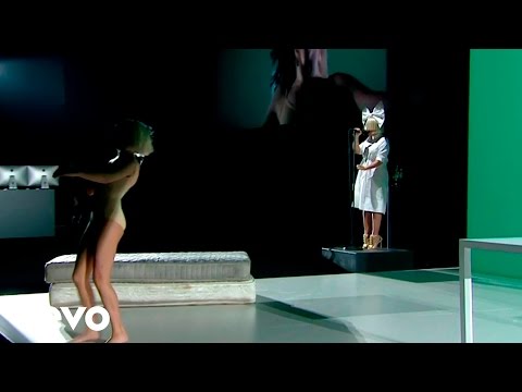 Sia - Chandelier Live from Apple