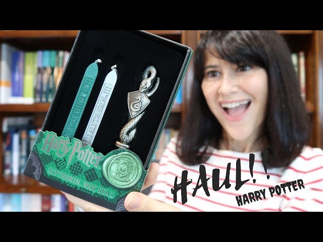 Vídeo relacionado con Set de papelería Hogwarts Acceptance Letter - Producto oficial Harry Potter, incluye 10 sobres, 20 hojas de papel y 10 sellos de cera, accesorios para escritorio (Paquete de 2)