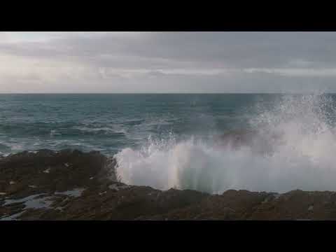 Big Ocean Waves Crashing on the Rocks - Ocean Sounds - 4K UHD 2160p