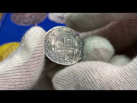 En kavalkad med mynt och medaljer på väg till väntande kunder från Roberto Delzanno Numismatik