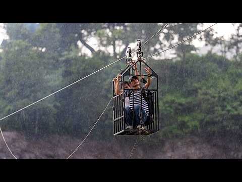 Armee-Seilbahn hilft Flutopfern in Nuwakot beim Flussübergang