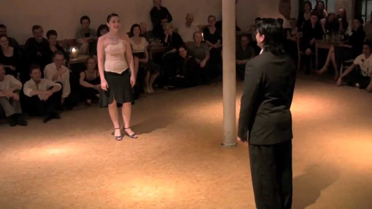 Ariadna Naveira, Fernando Sanchez - el abrazo