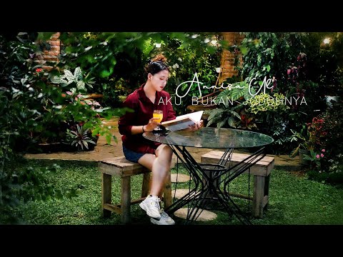 Aku Bukan Jodohnya (Tri Suaka) -  Annisa Ul -  Ngamen id  (official music video)