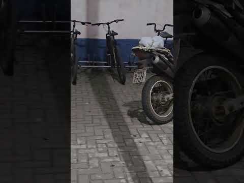 Bicicletas sem corrente na Praça. Prado Bahia onde as sementes do mal não prosperam.