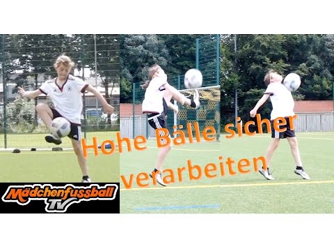 Mädchenfussball TV - so stoppst du hohe Bälle