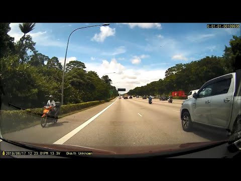 17jun2019 1222pm pie towards changi  malaysian bike travelling  opposite direction on road shoulder