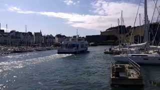 preview picture of video 'Belle Ile en mer . Arrivée du Kerdonis dans le port de Palais .'