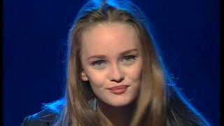 VANESSA  PARADIS  -   La  Vague  A  Lames  (  У  Волны  Есть  Лезвия  \   КЛИП  \ 1987 г  )