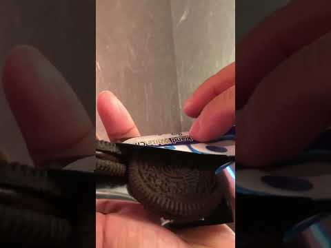 Oreo Dark and white chocolate #asmr #yummy #satisfying