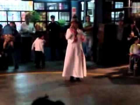 Madeleine cantando 04 11 11 EMYC