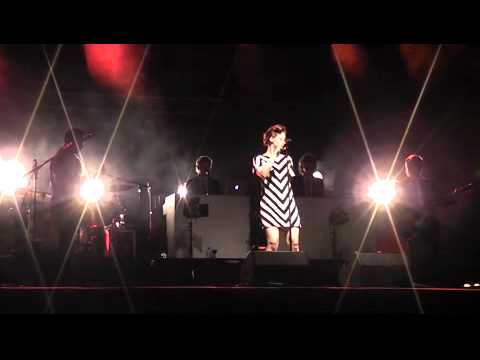 Hooverphonic  -  Jackie Cane  - Scène sur Sambre 2011