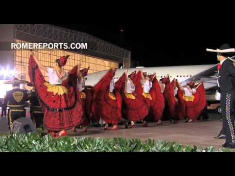 ¡Espectacular bienvenida al Papa en México!
