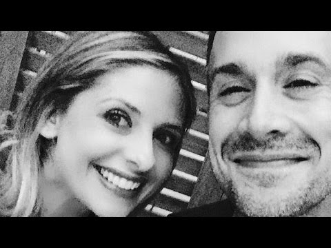 download lagu mp3 mp4 Sarah Michelle Gellar Family Pics, download lagu Sarah Michelle Gellar Family Pics gratis, unduh video klip Sarah Michelle Gellar Family Pics