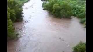 preview picture of video 'Río minutos antes de la inundación'