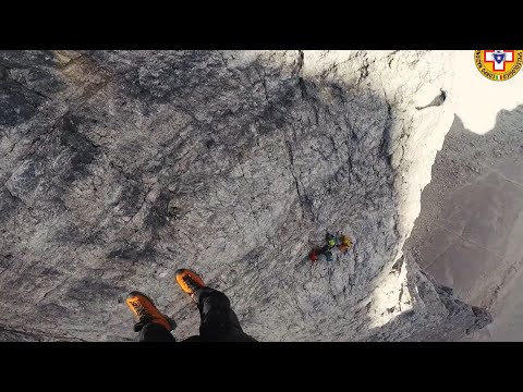 Lo spettacolare intervento del soccorso alpino sulla Cima Grande di Lavaredo
