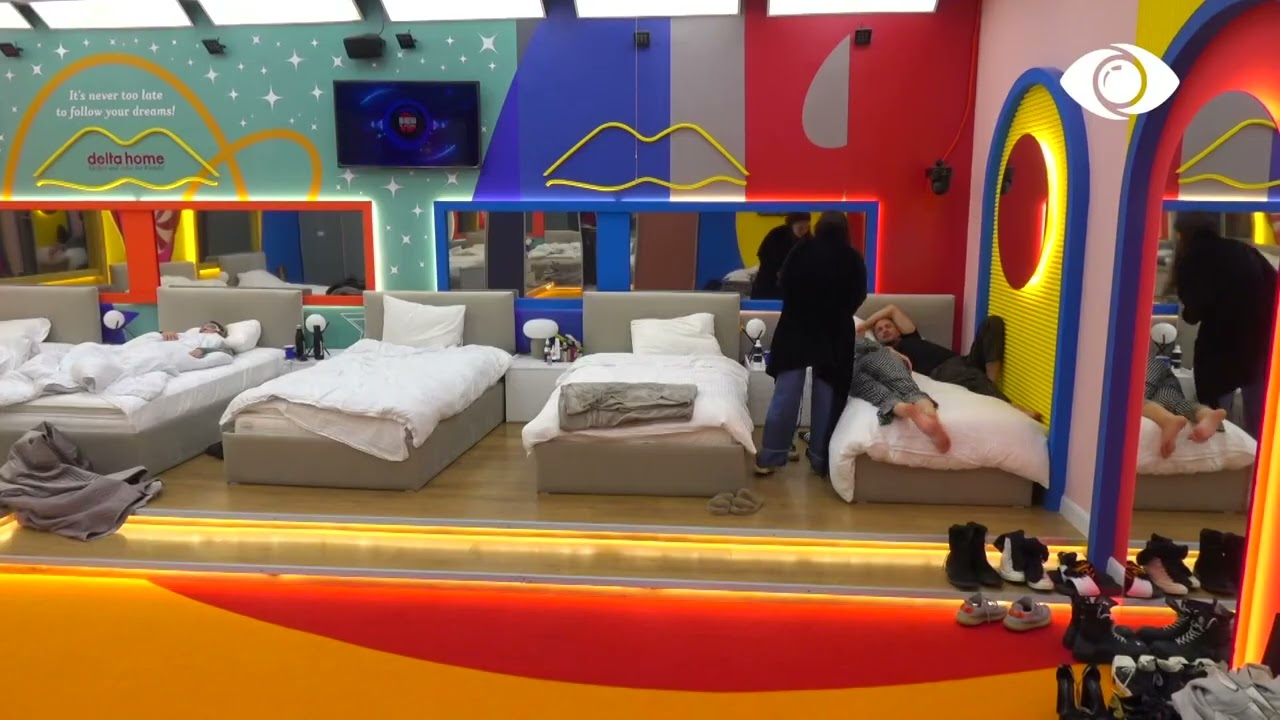 Kristi puth e përkëdhel Keisin