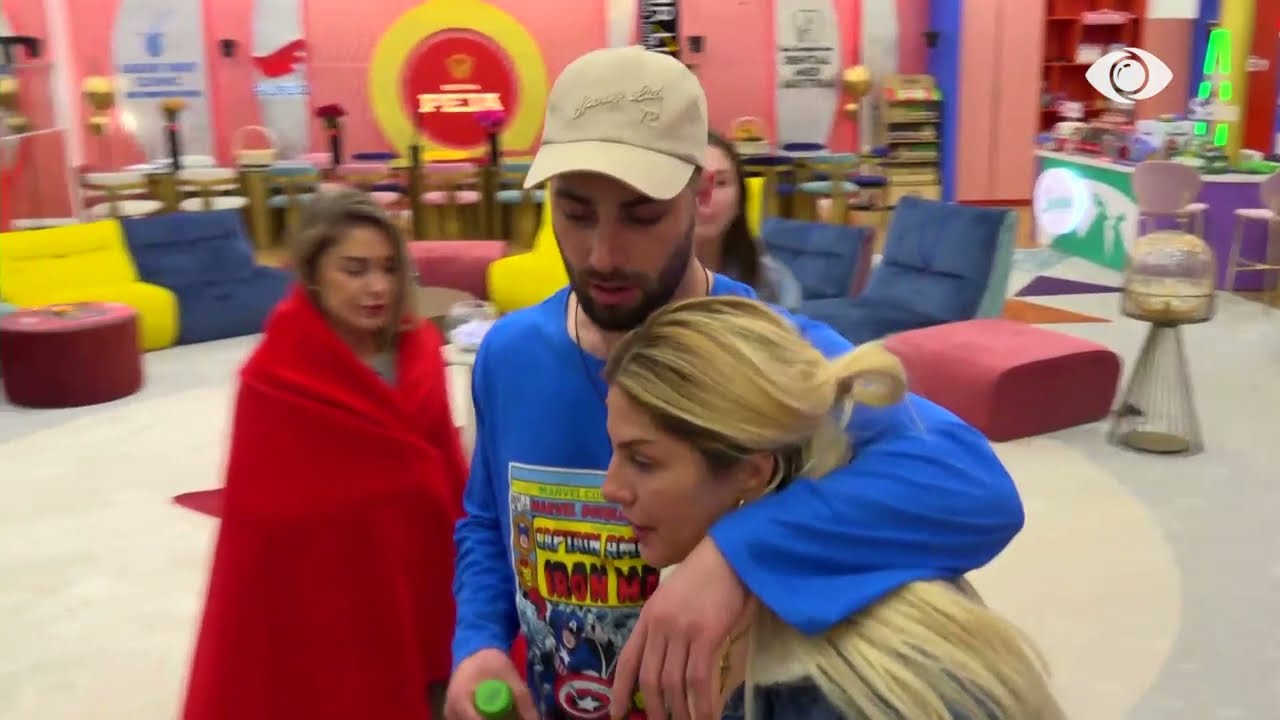 Ilnisa: Kukull prej porcelani, kujdes se thyhesh/ Françeska: Po më kërcënon?