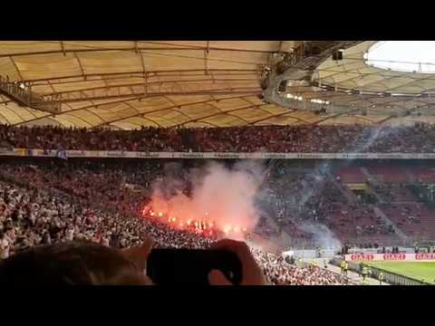 VfB Stuttgart vs Karlsruher SC 2:0 09.04.17 - KSC-Fans zünden und werfen PYROS auf den Platz !! T2