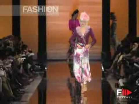 Oriental influence in the collection Emanuel Ungaro Haute Couture Spring Summer 2003 Paris