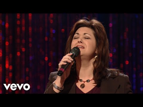 Bill & Gloria Gaither - Turn Your Eyes Upon Jesus [Live] ft. Joni Lamb