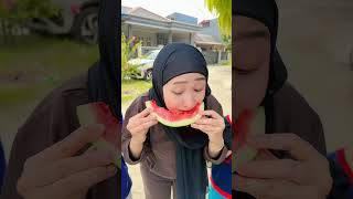 Download lagu BALAP MAKAN BUAH SEMANGKA 🤣 mp3 Download lagu BALAP MAKAN BUAH SEMANGKA 🤣 mp3