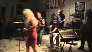 685 LIVE LADY IN PINK