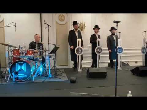 Mendy Hershkowitz Band The Shira Choir