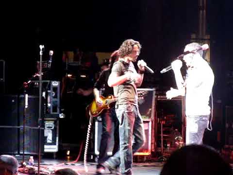 Chris Cornell - Hunger Strike (feat. Chester Bennington) (Mansfield 2008.07.16)
