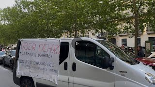 タクシーが反Uberデモで道路封鎖してたよ。