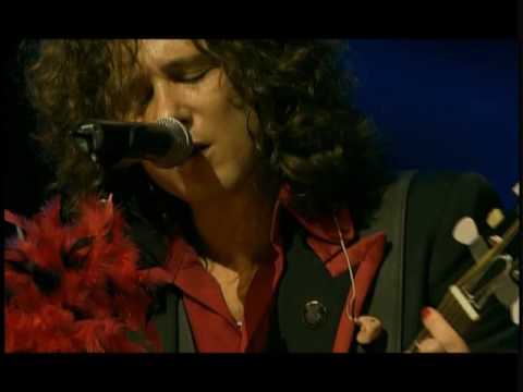 Enrique Bunbury y Nacho Vegas - El hombre que casi conoció a Michi Panero (Directo)