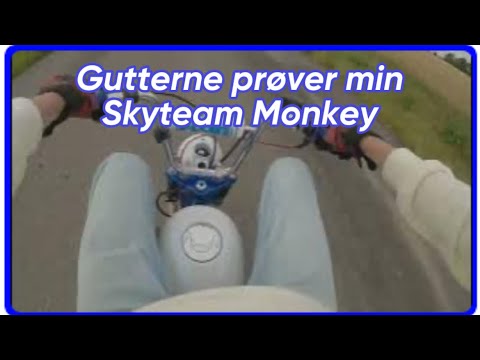 Gutterne prøver min Skyteam Monkey
