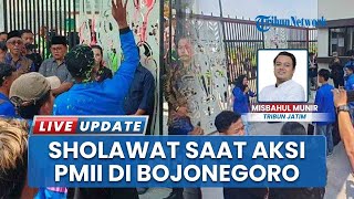 Aksi Damai Mahasiswa PMII Bojonegoro Ajak Anggota Dewan  & Polisi Lantunkan Sholawat di Depan DPRD