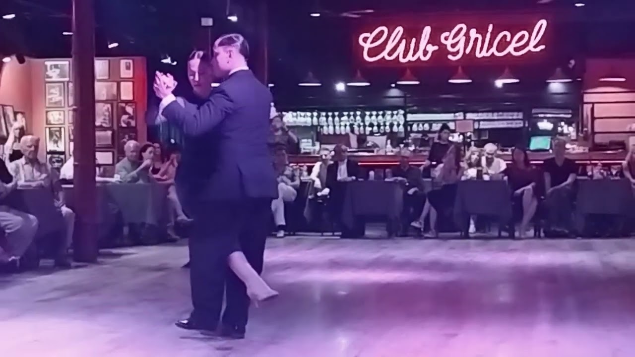 Suyay Quiroga & Jonny Carvajal  - Varón