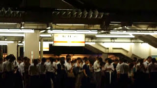 preview picture of video 'JR東海 運休遅延で大混乱の刈谷駅（2013年9月ゲリラ豪雨）'