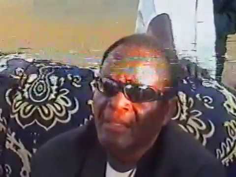 2 VIDEO OBITO do PAI MOISES dia 23 6 2005 em LUANDA 4