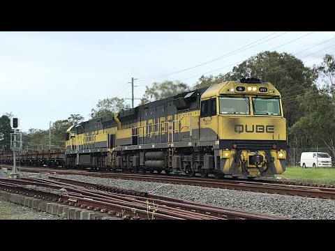 Qube Industries QL011 and QL003 work 3BW7 South through Greenbank 18/10/22