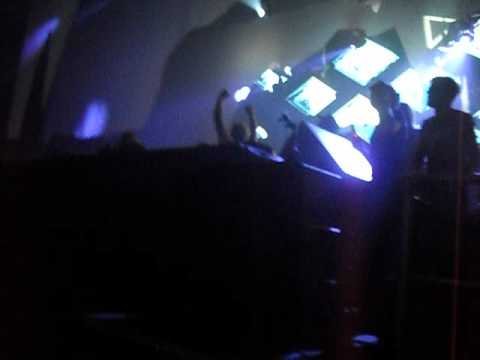 Sven Väth playing Omar S & Ob Ignitt - "Wayne County Hill Cop's" (Omar S rmx) @ Timewarp 31.03.2012