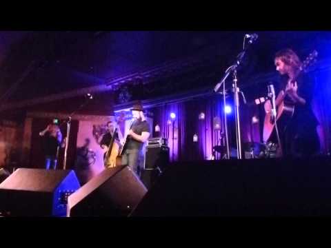 The Waifs 2014-12-03 Day Dreamer at Anita's Theatre, Thirroul