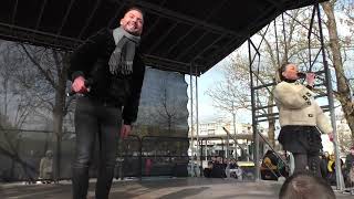 Download lagu Dainuoja Sandra ir Viktoras. mp3
