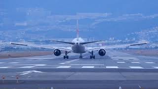 伊丹空港（大阪国際）飛行機離陸の胸高鳴る瞬間　千里川土手