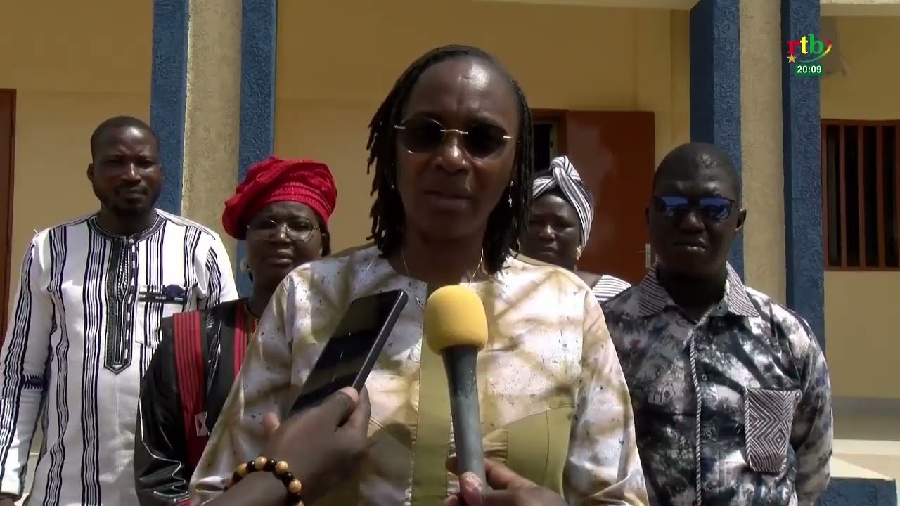 Le Ministre Annick PIKBOUGOUM/ZINGUE OUATTARA en visite dans le Bankui, échange avec le personnel