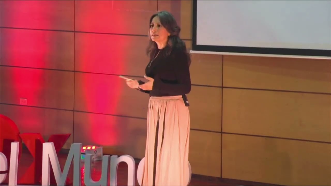 ¿Qué hacemos cuando el enemigo vive en casa? | Carola Flor | TEDxMitadDelMundo
