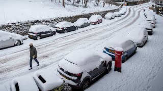 video: UK weather: Elderly warned not to travel for Covid vaccine appointments due to treacherous snow
