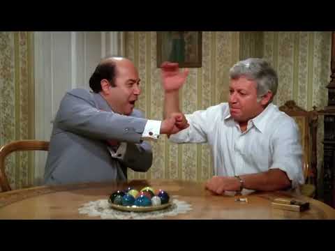 Lino Banfi e Paolo Villaggio - il Commissario Auricchio a casa di Fracchia - Fracchia la belva umana