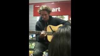Ben Howard - Diamonds Solo Acoustic at Phoenix Sound. Best Quality.