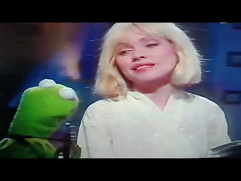 Debbie Harry sings about rainbows at the Muppet's show... (extract)
