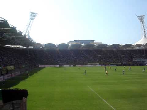 NEC supporters: "Alles hier is nep!"